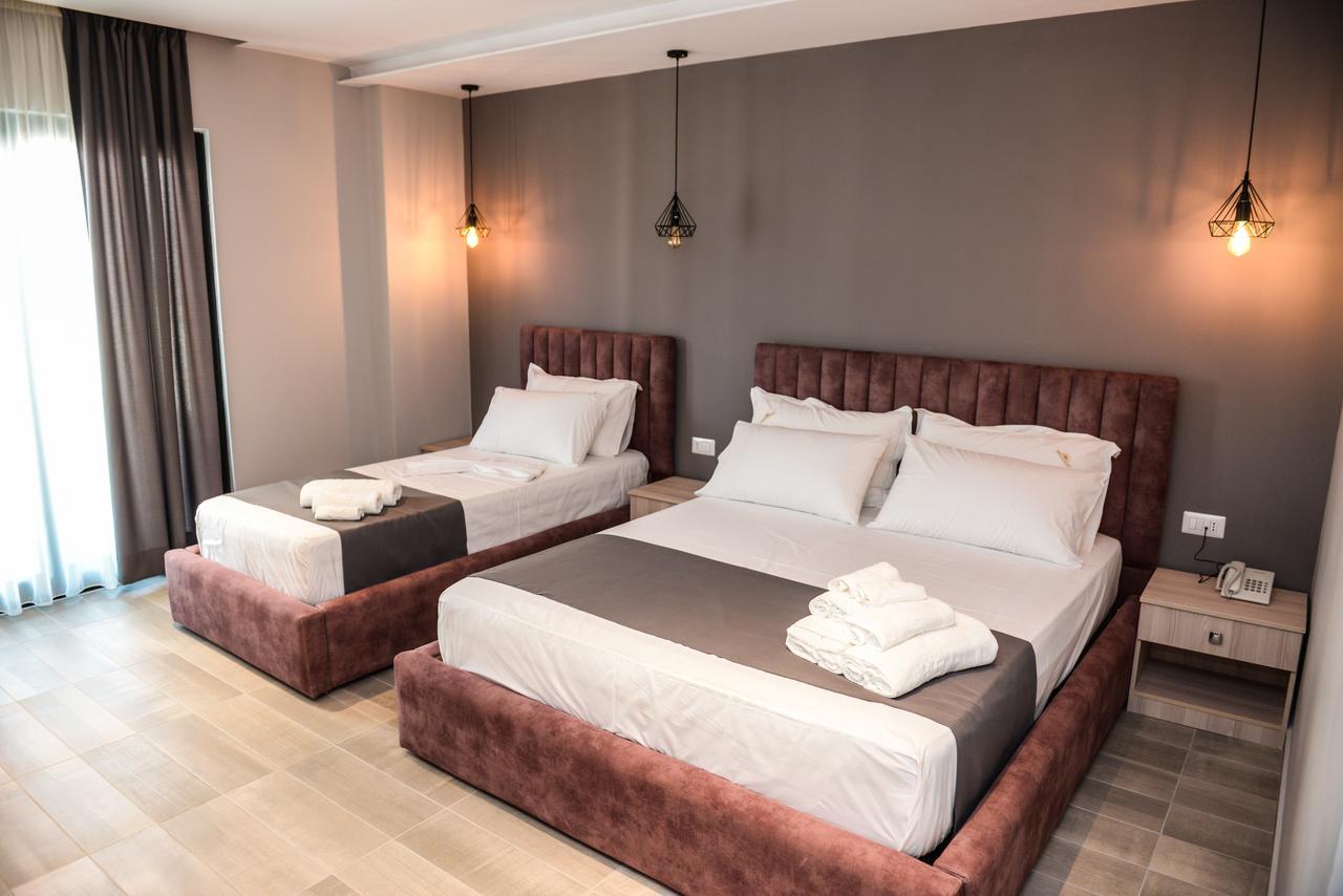 Hotell Brilliant & Golem (Tirana)