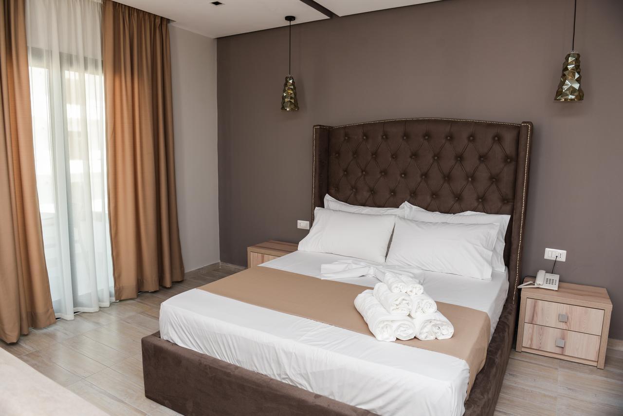 Brilliant & Hotell Golem (Tirana)